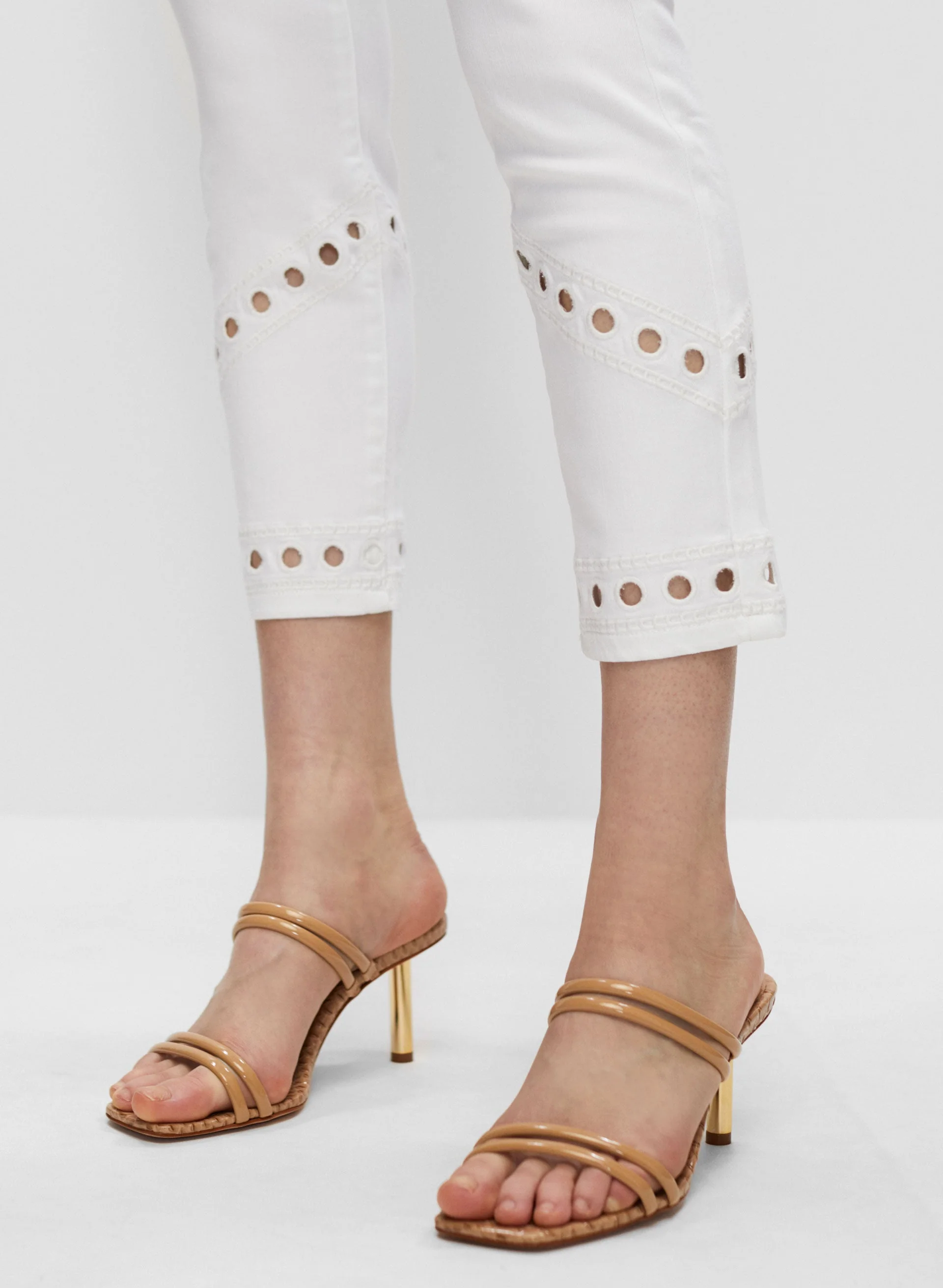 7/8 Eyelet Detail Jeans - Image 4