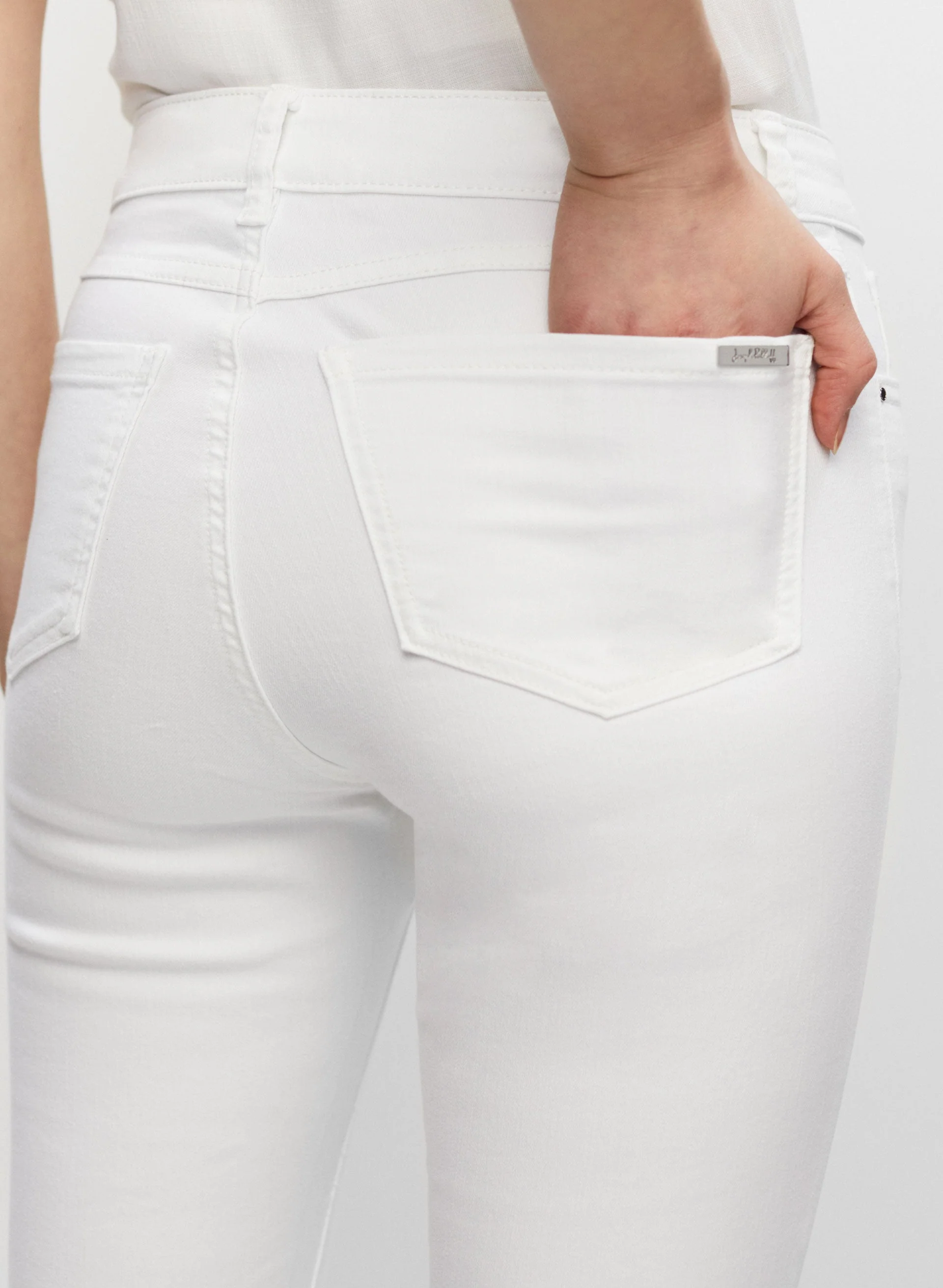 7/8 Eyelet Detail Jeans - Image 5