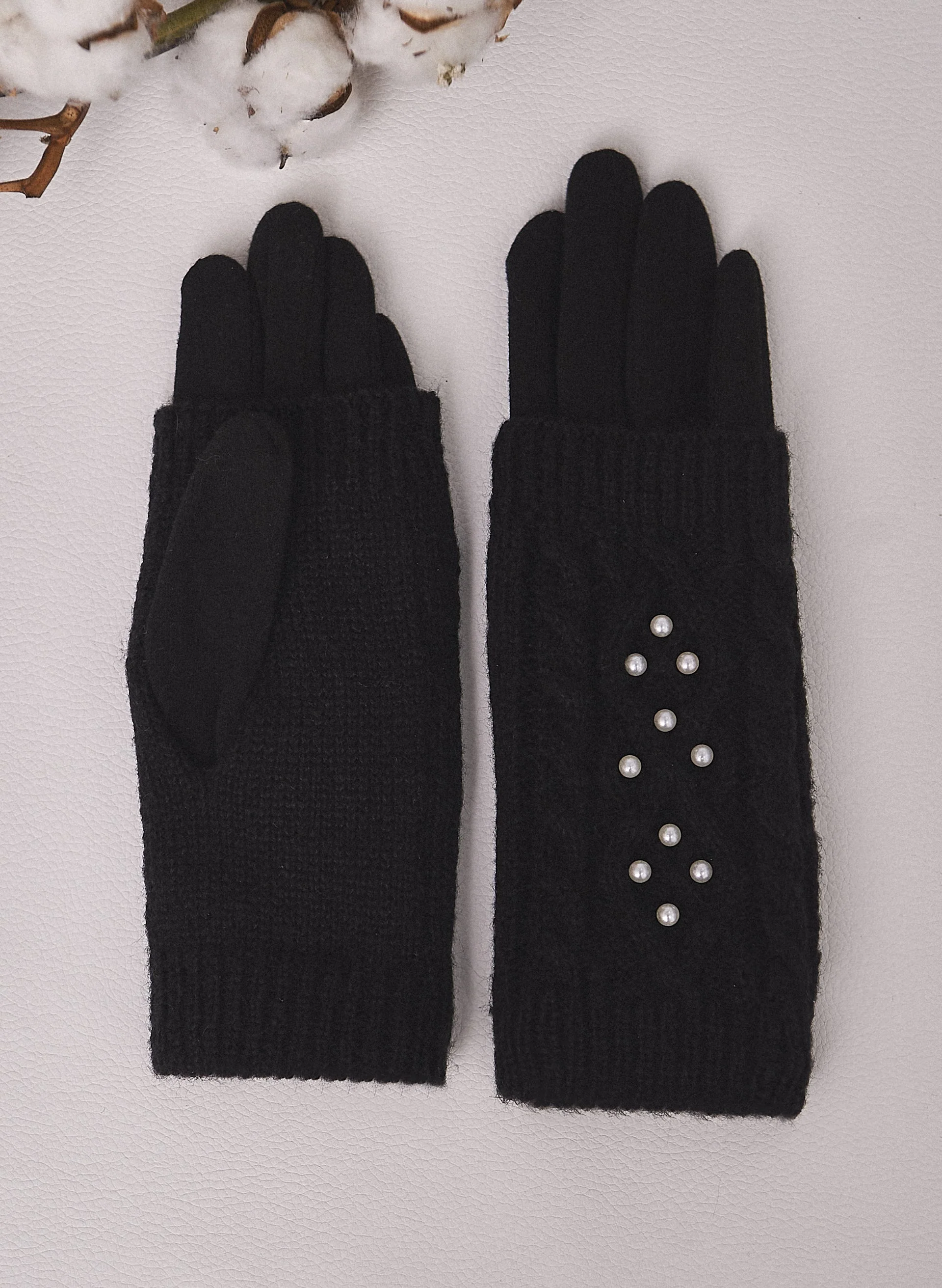 Cable Knit & Pearl Detail Gloves
