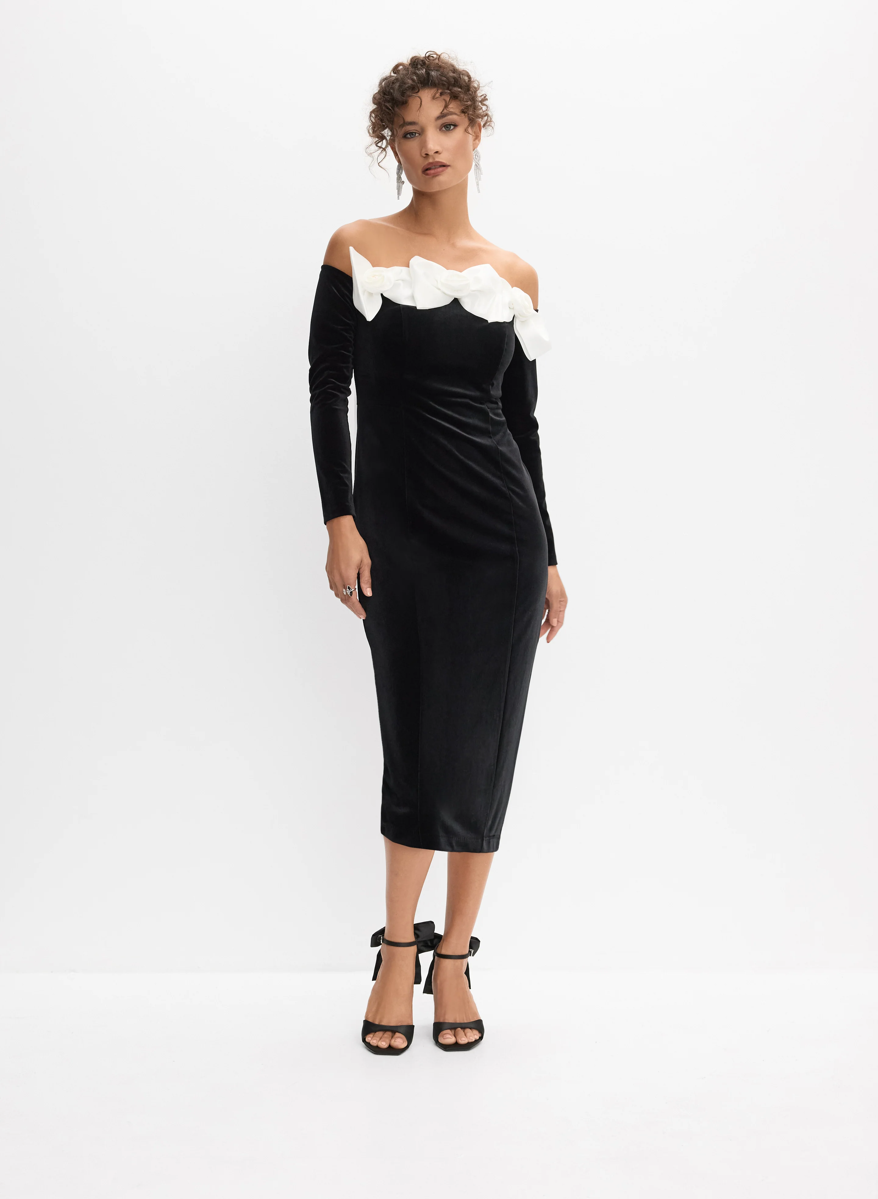 Contrast Rosette Velvet Dress