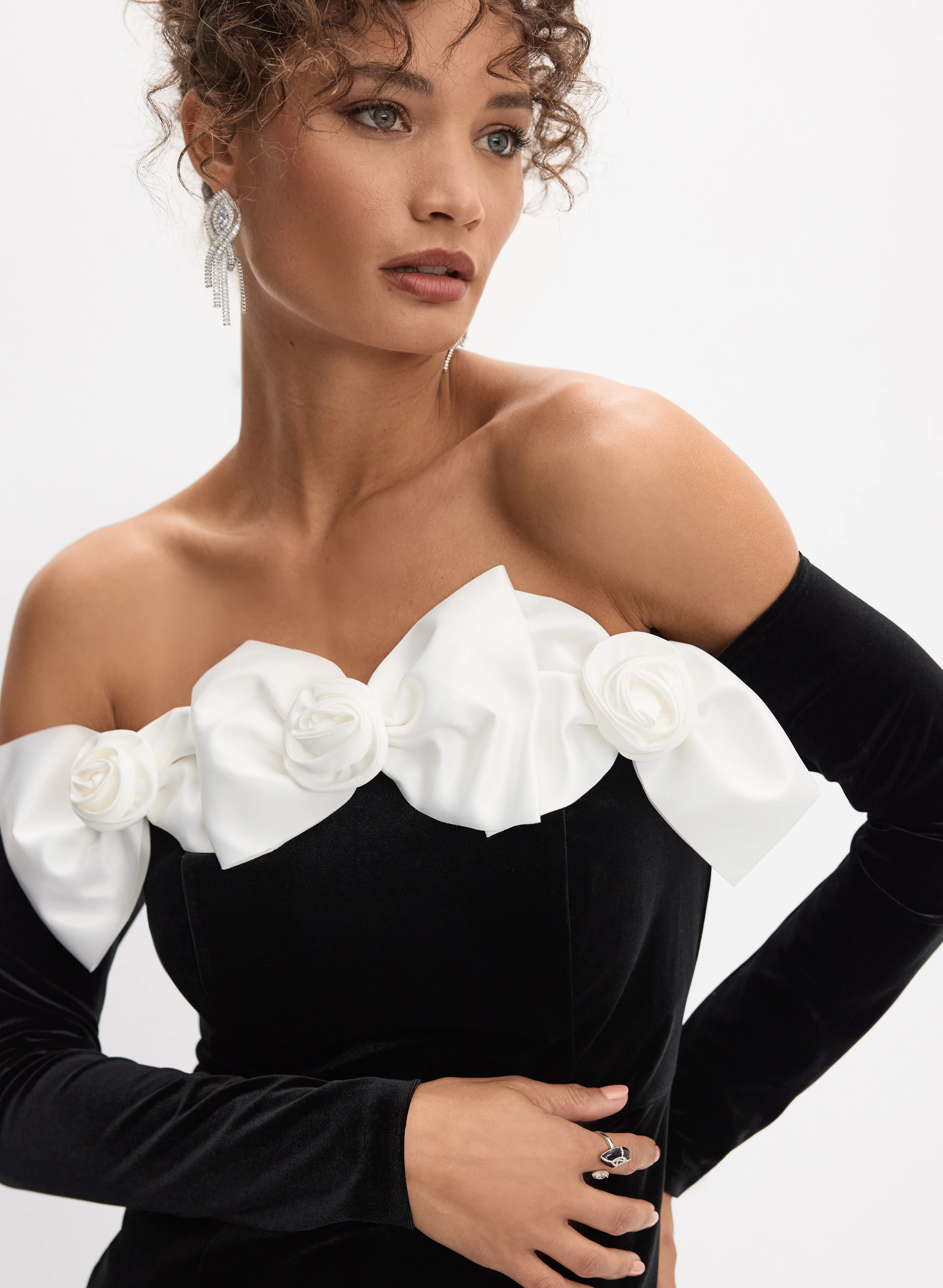 Contrast Rosette Velvet Dress - Image 3