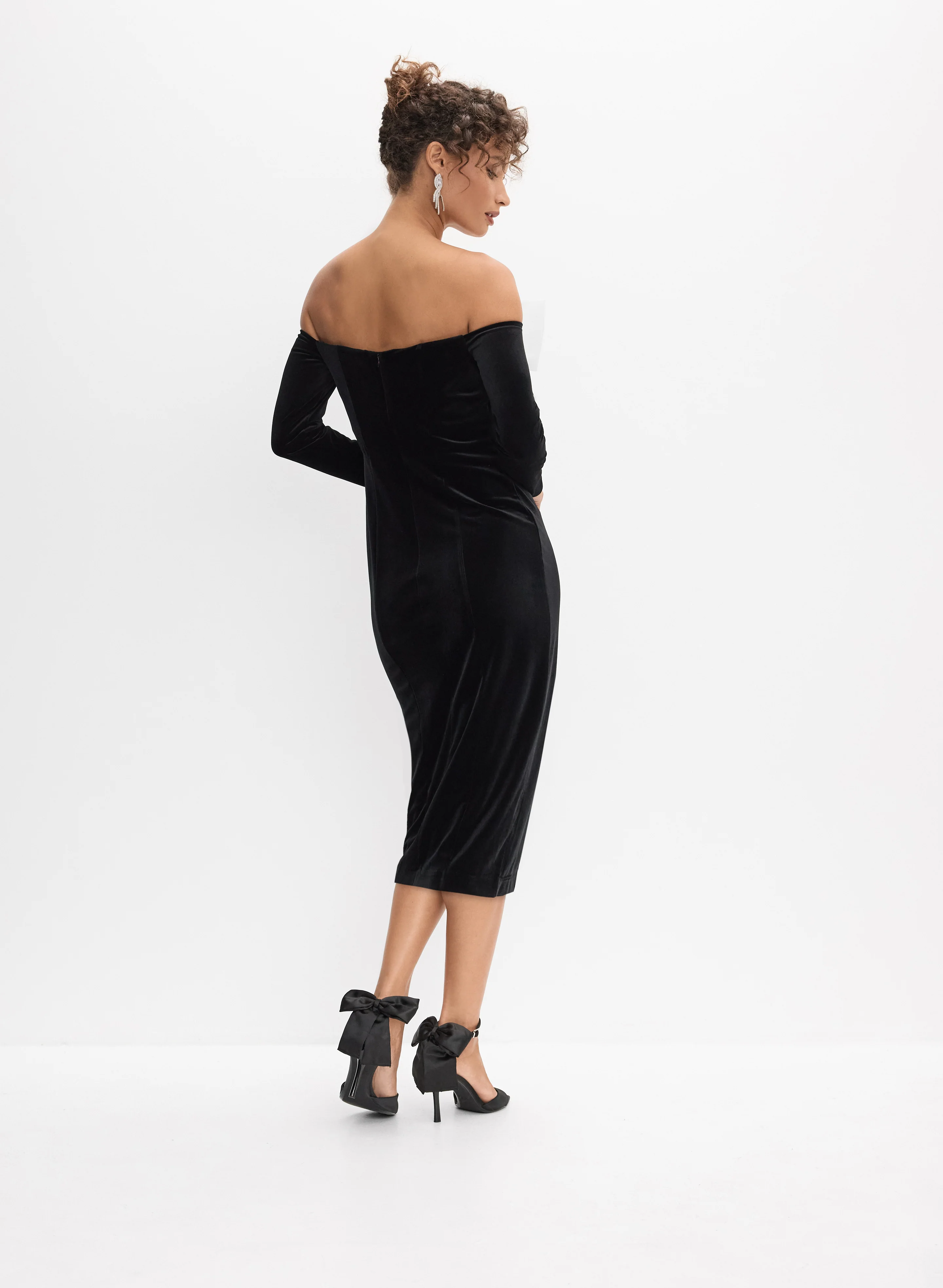 Contrast Rosette Velvet Dress - Image 4