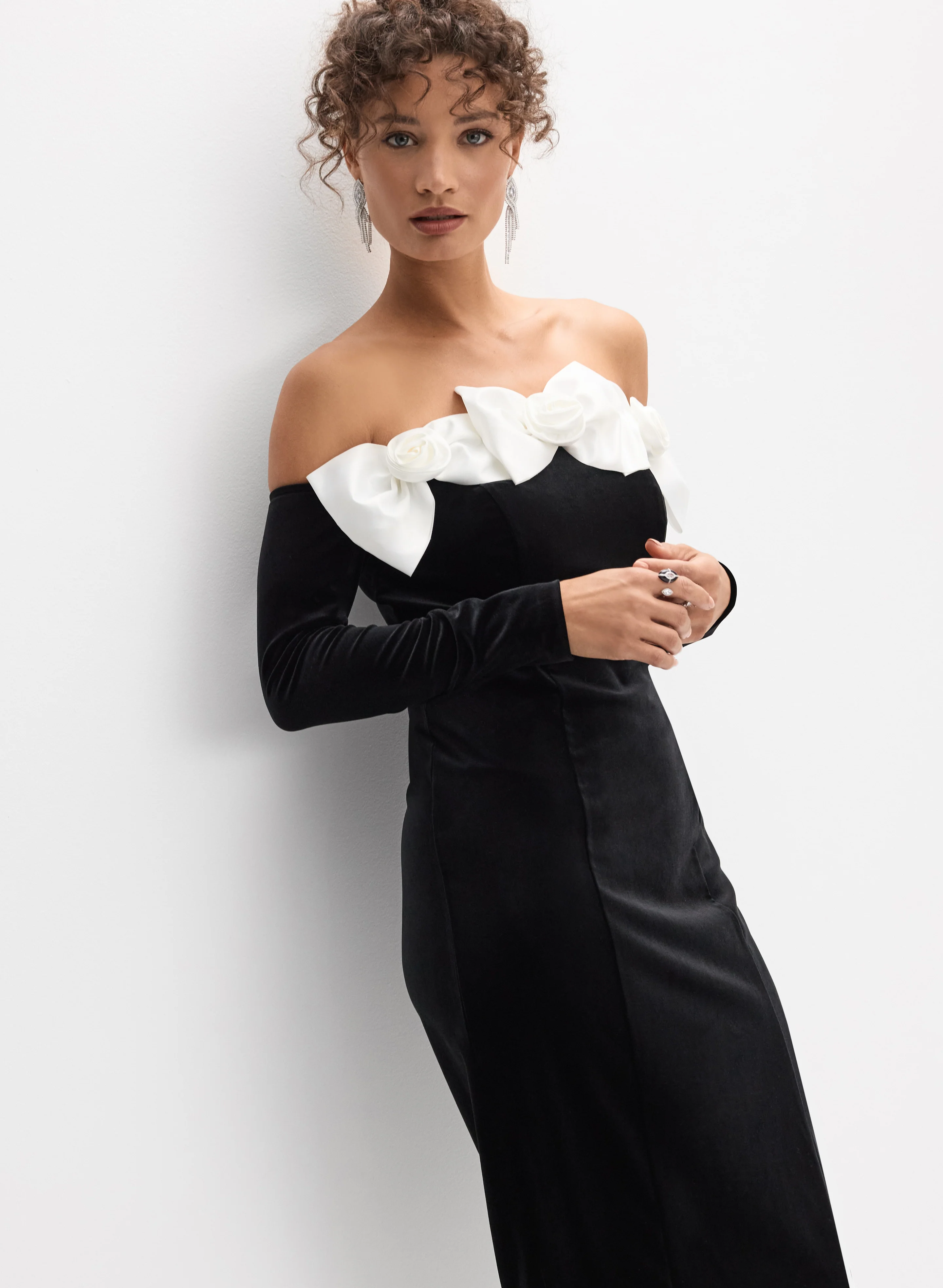 Contrast Rosette Velvet Dress - Image 8