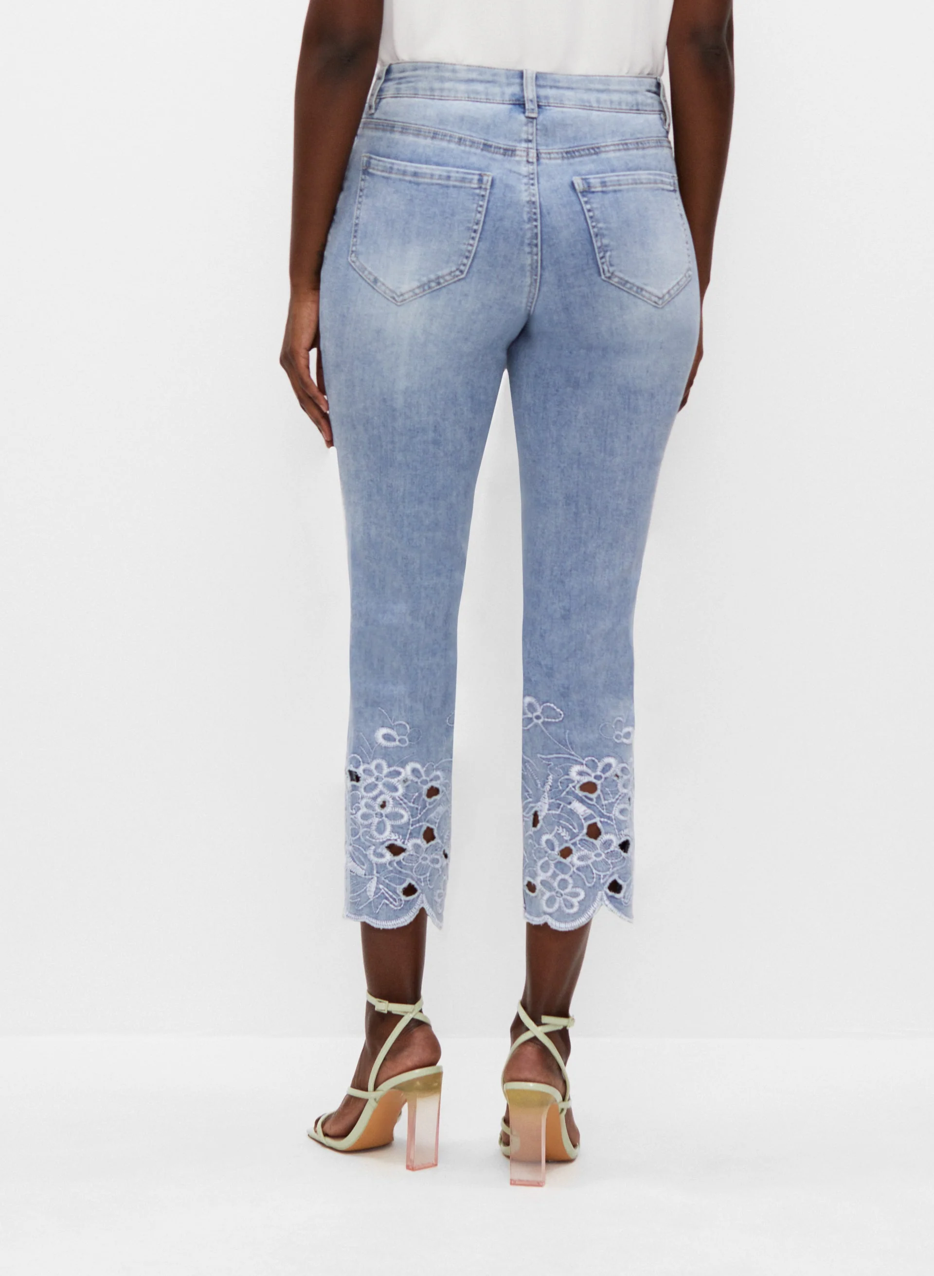 Floral Embroidery Slim Leg Capri Pants - Image 4