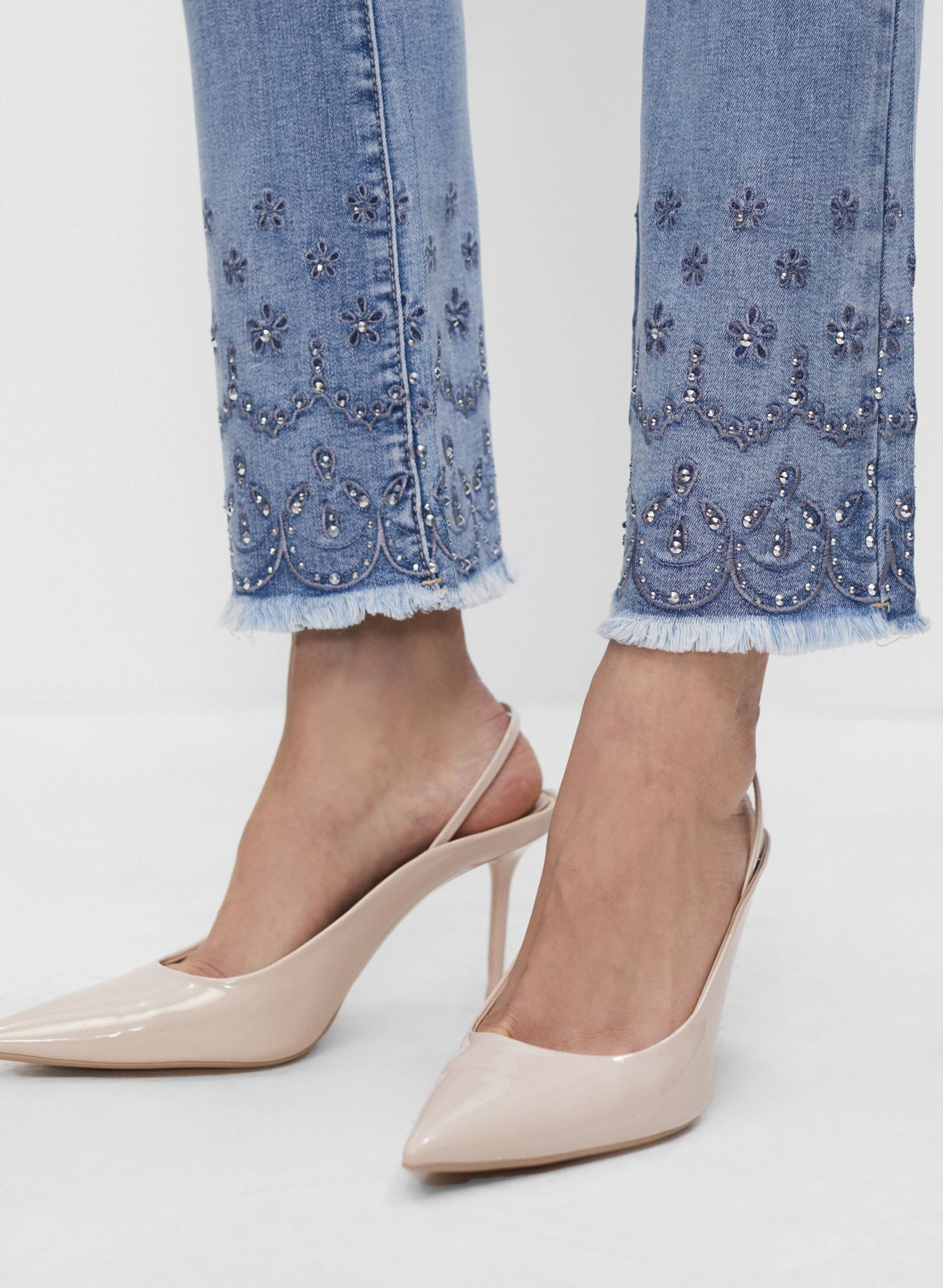 Frank Lyman - Embroidery Detail Jeans - Image 5