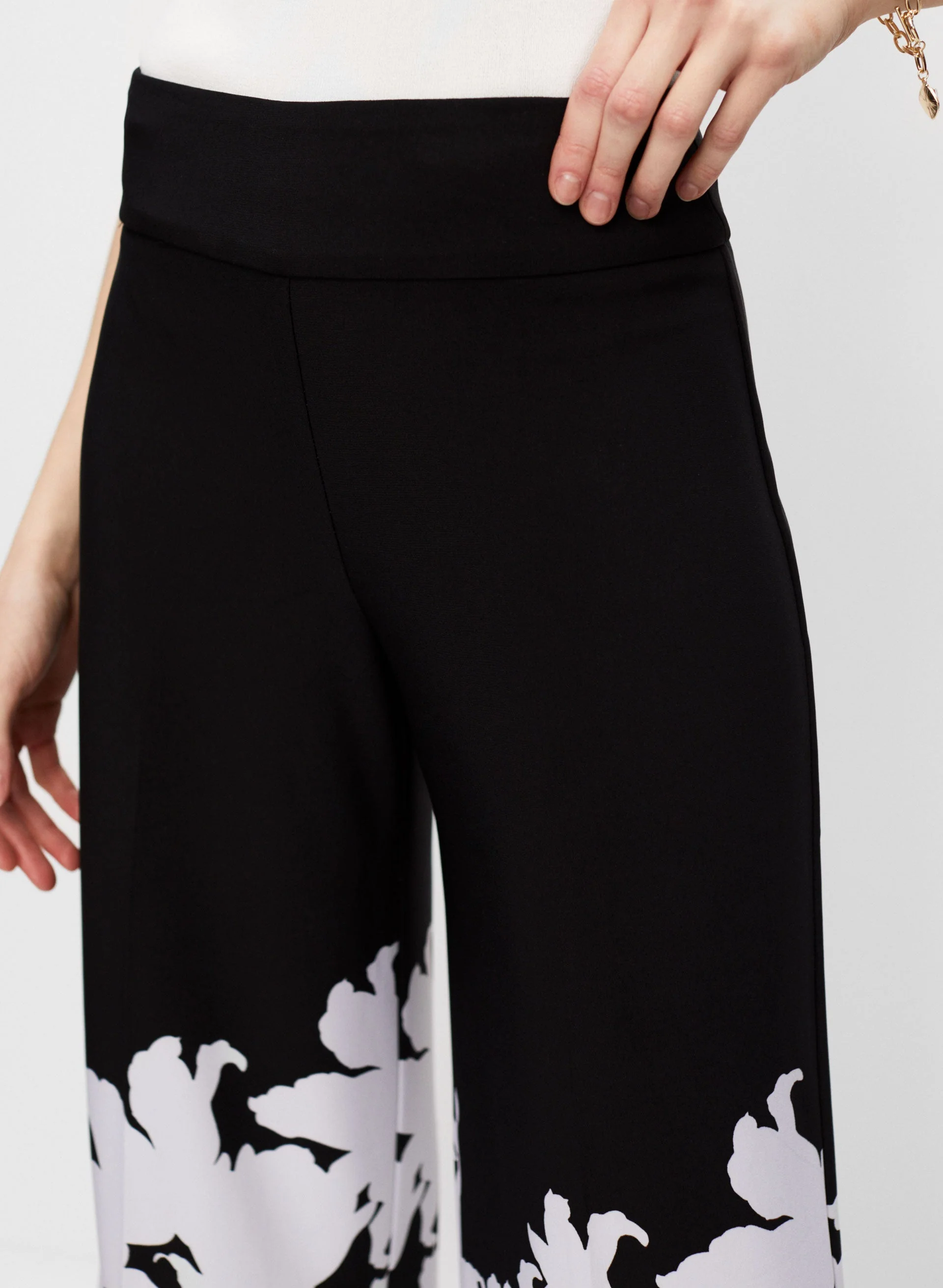 Joseph Ribkoff - Contrast Floral Print Culotte Pants - Image 4