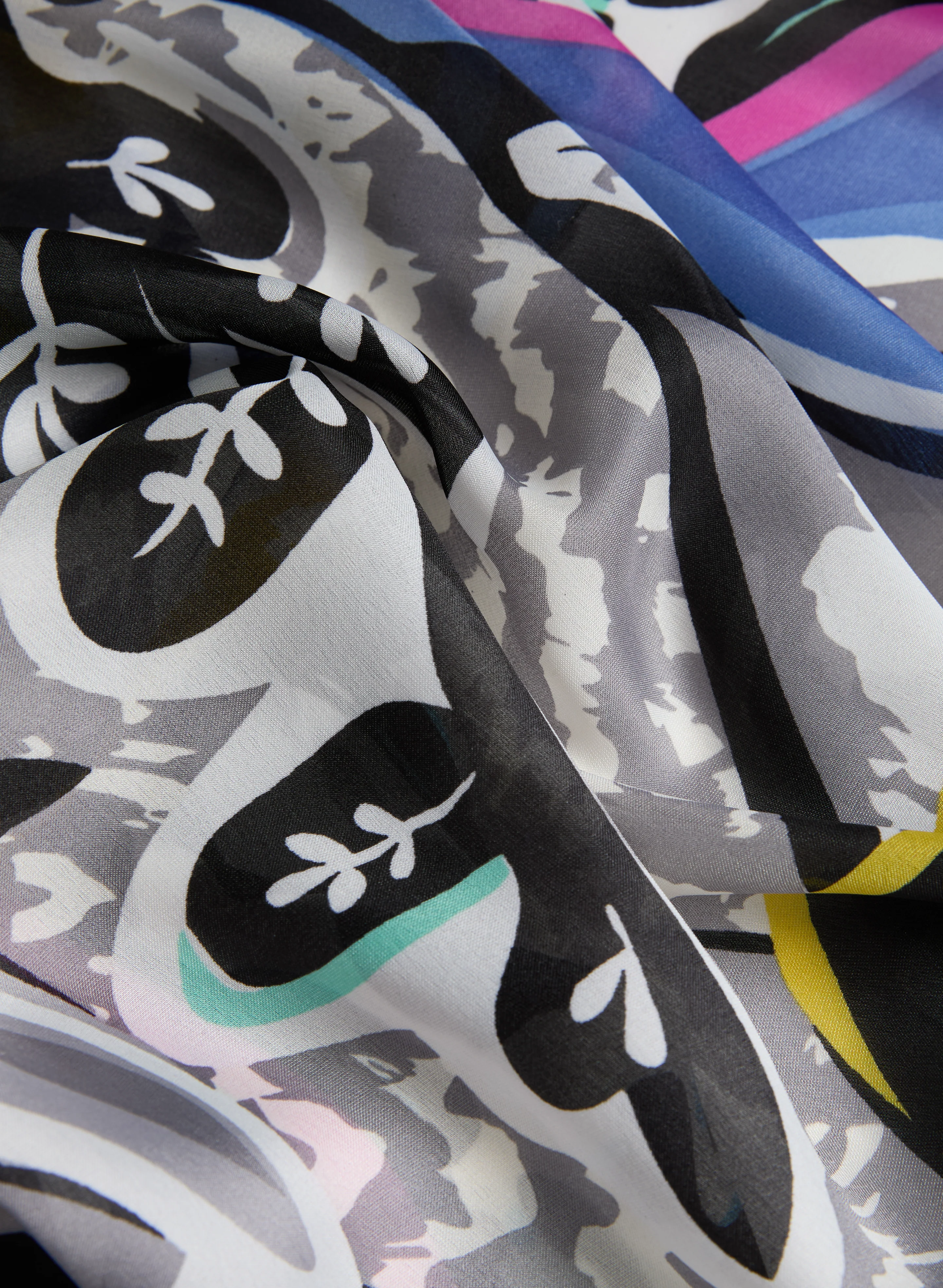 Mixed Leaf Print Scarf - Image 2