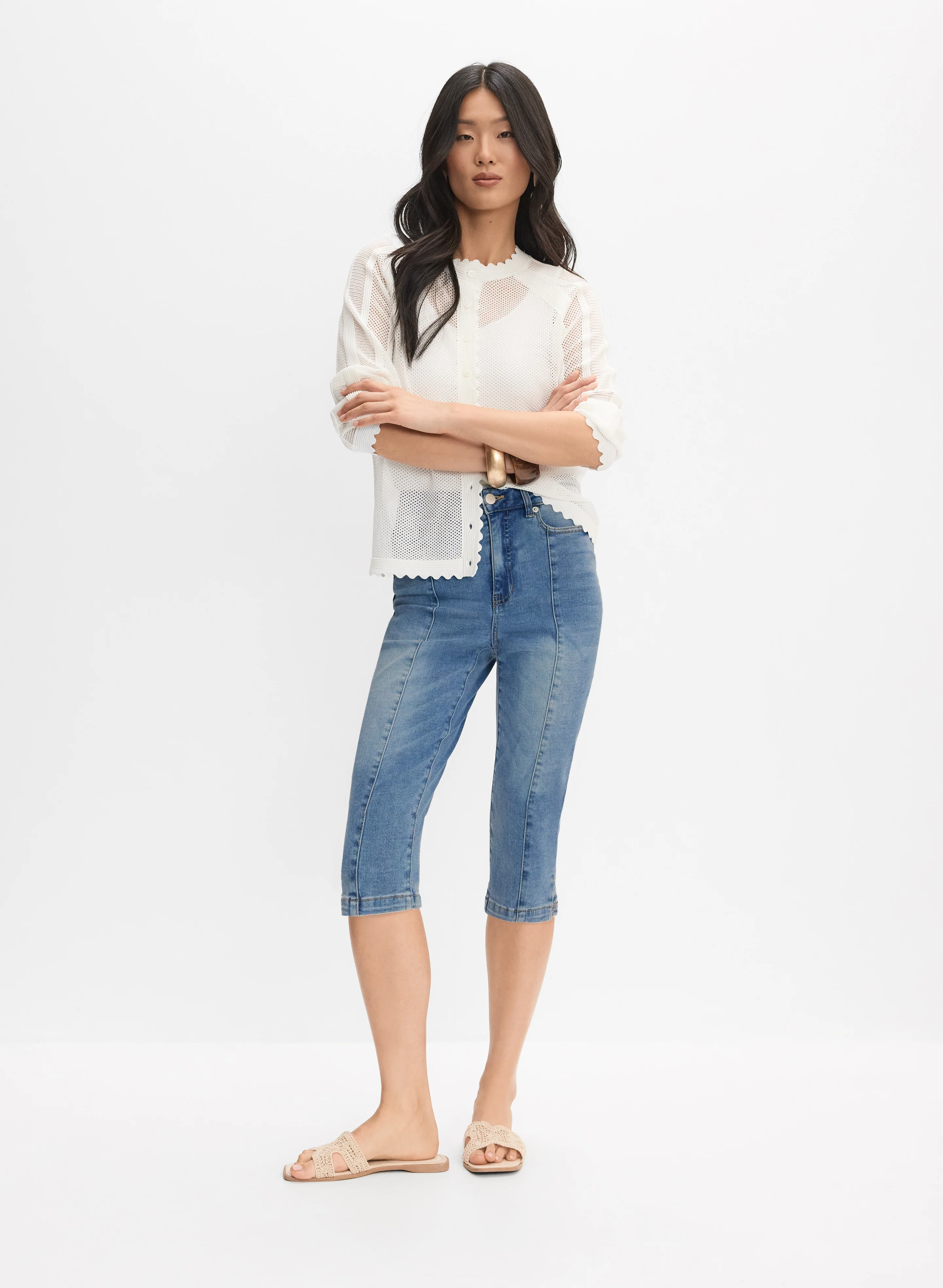 Scalloped Edge Cardigan & Slim-Leg Capris