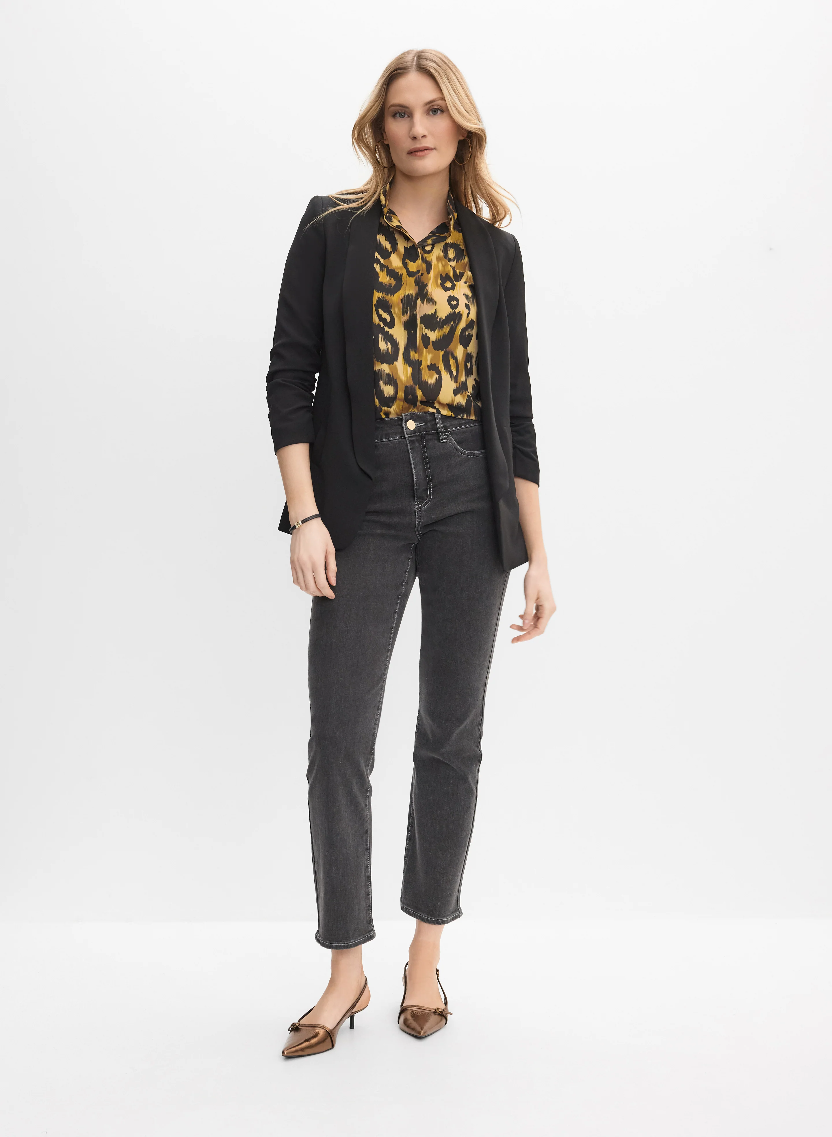 Shawl Collar Blazer & Buckle Detail Straight-Leg Jeans