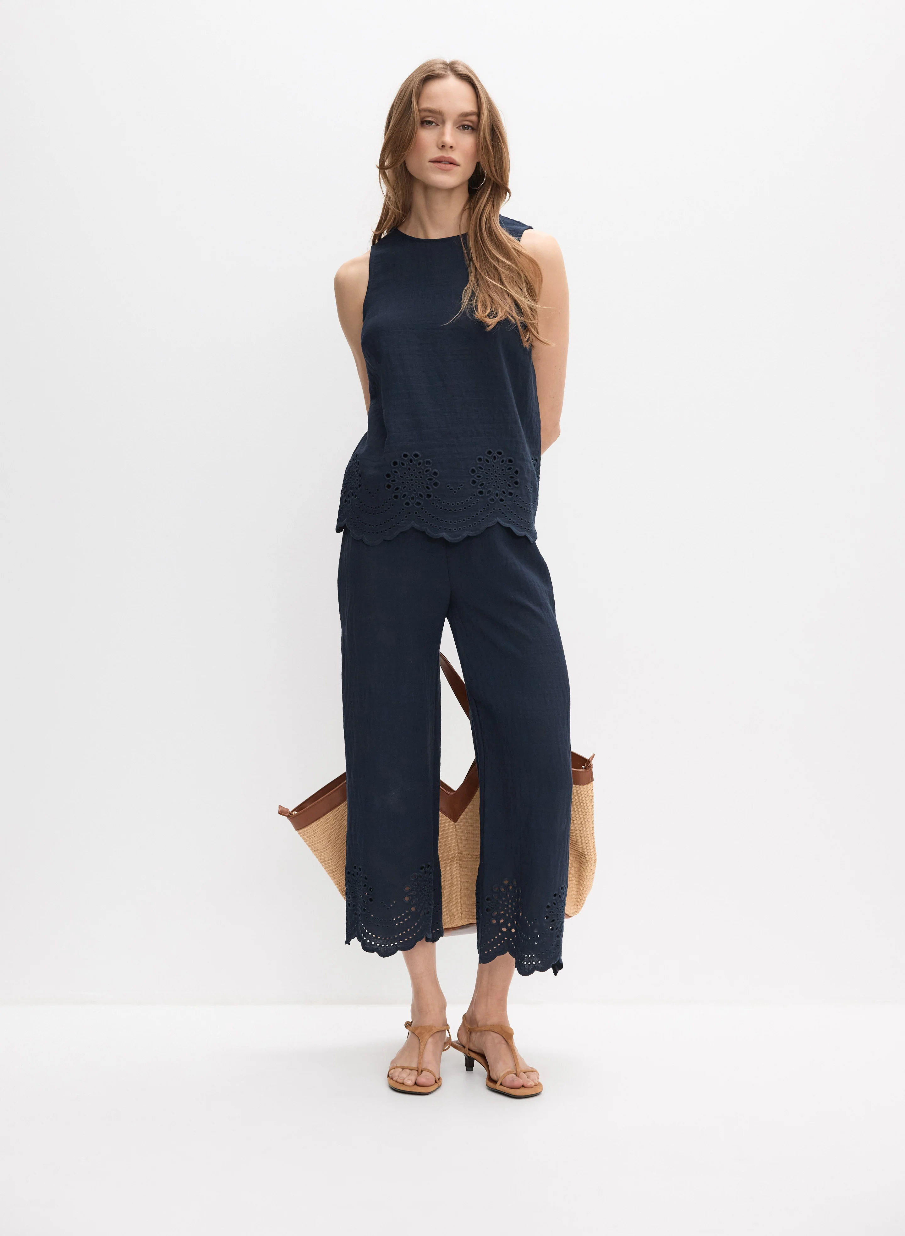 Wide-Leg Embroidered Capris - Image 3